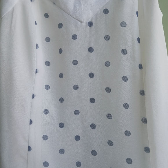 Banana Republic Elegant White polka dot Blouse - Picture 3 of 9